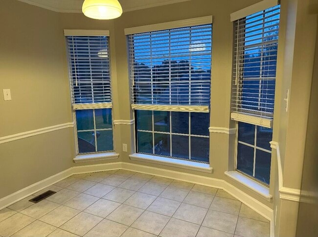 Building Photo - 586 Oak Brook Dr
