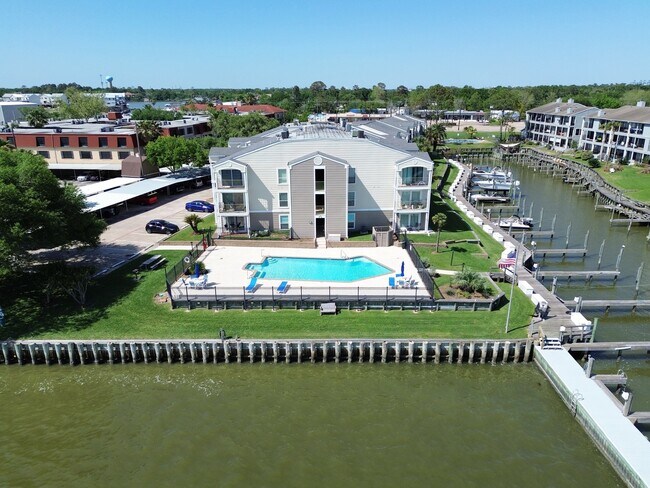 Building Photo - 205 Yacht Club Ln