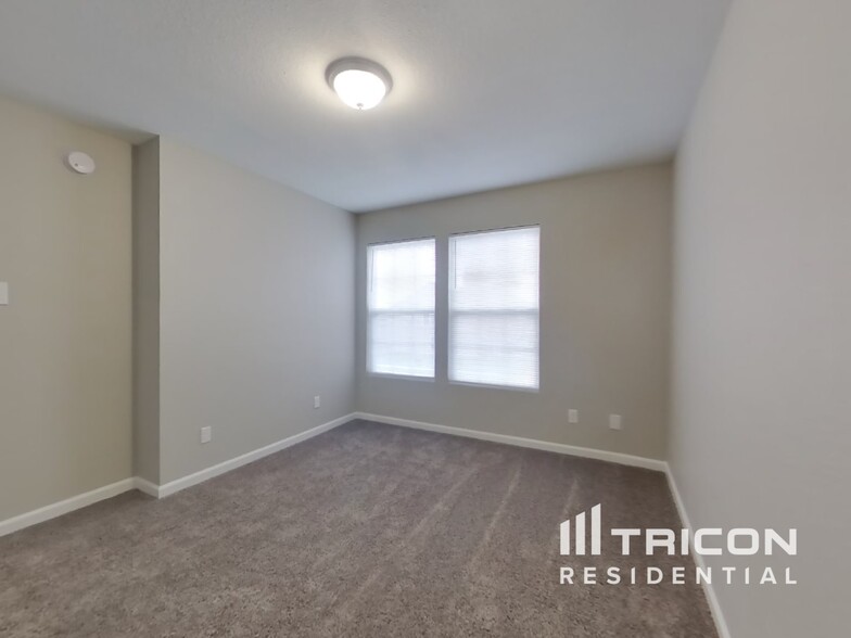 Building Photo - 3032 W Longbranch Dr