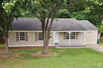 Building Photo - Spacious Home