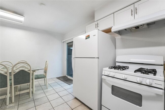 Building Photo - 4302 Lynnann