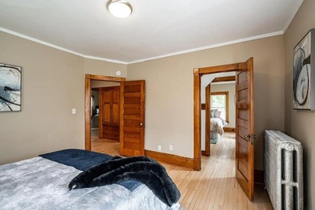 Building Photo - Amazing 5-Bedroom, 2.5 Bathroom Updated Ho...
