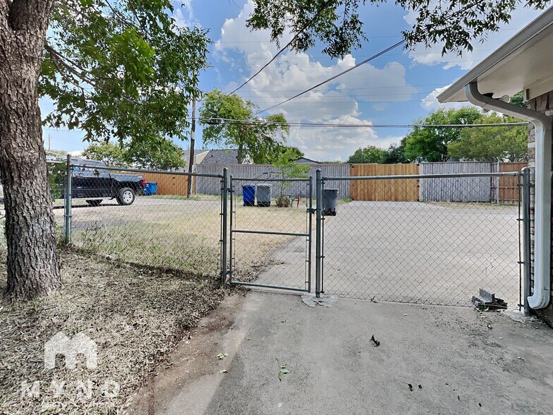 Building Photo - 11364 Quail Run St