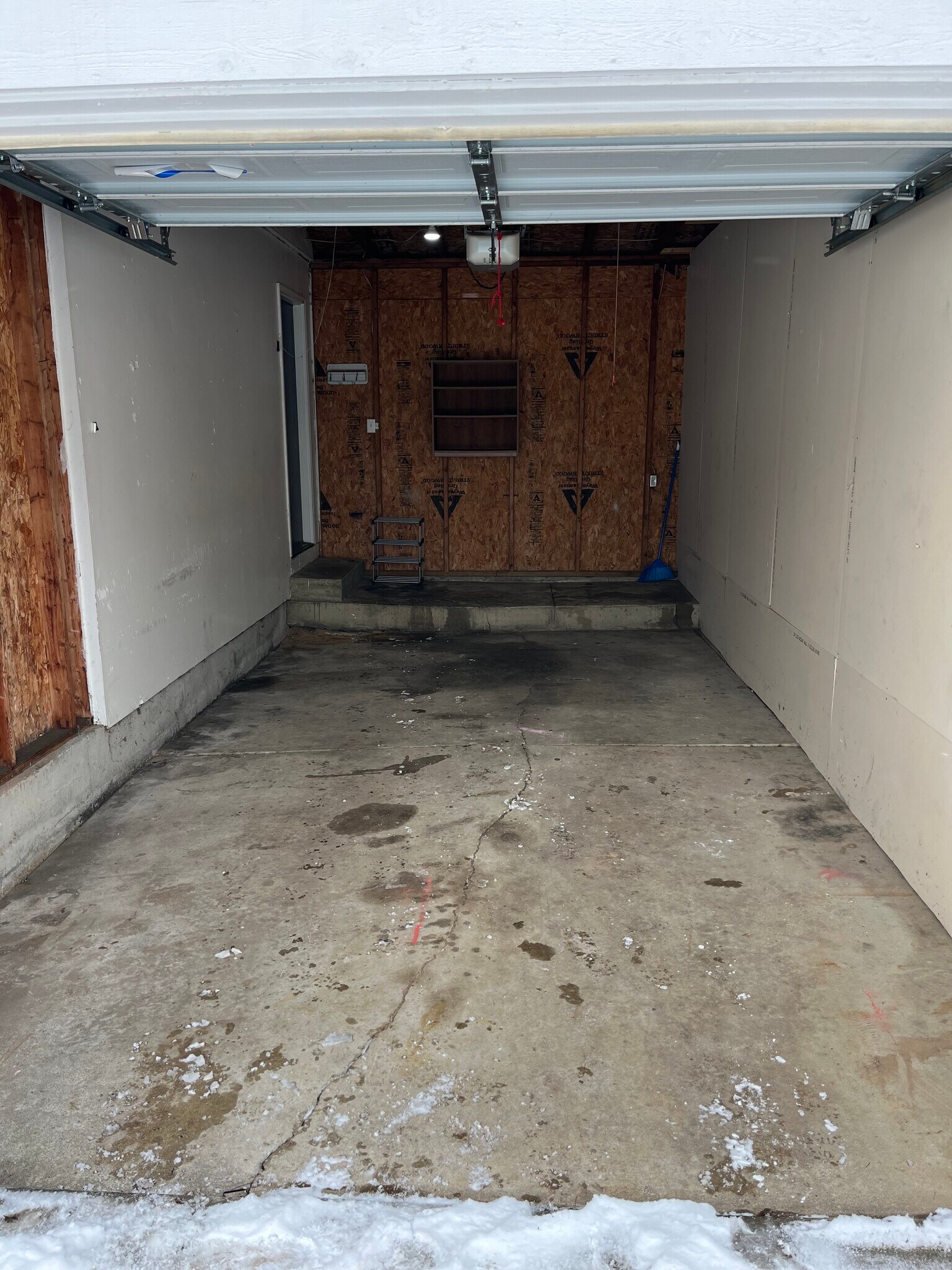 Attached garage - 4417 Poinsettia Ave SE