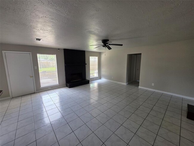 Building Photo - 9723 Huntington Way Dr