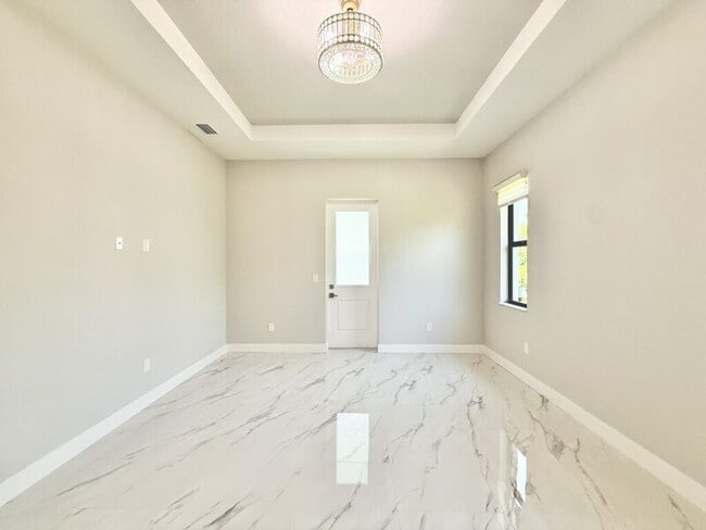 Building Photo - 20 Coxswain Dr