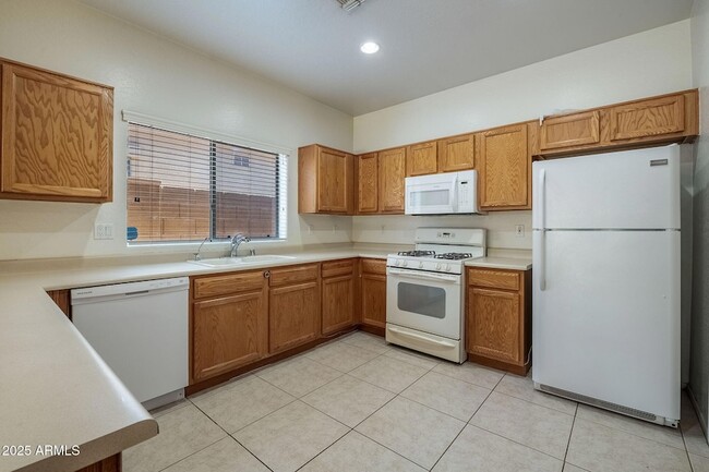 Building Photo - 4618 W Cottontail Rd