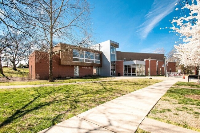 Building Photo - 312 Sloan Rd