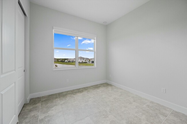 Building Photo - 14964 RedCove Pl