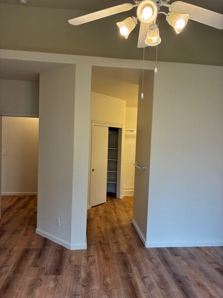 Building Photo - 2555 E Houston Ave