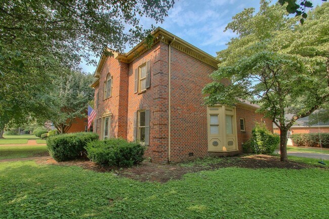 Building Photo - Franklin Home For Lease