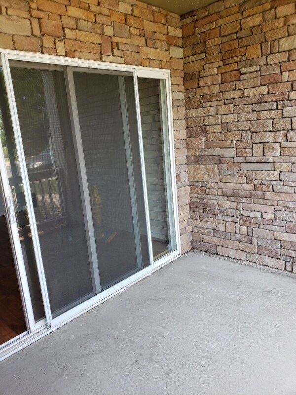 Building Photo - 5225 White Willow Dr