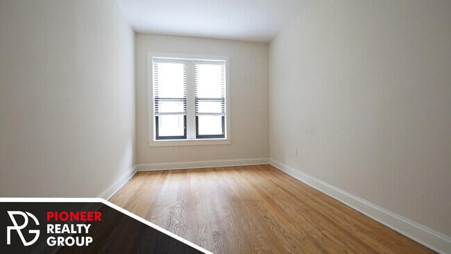 Building Photo - 4034 N Ashland Ave