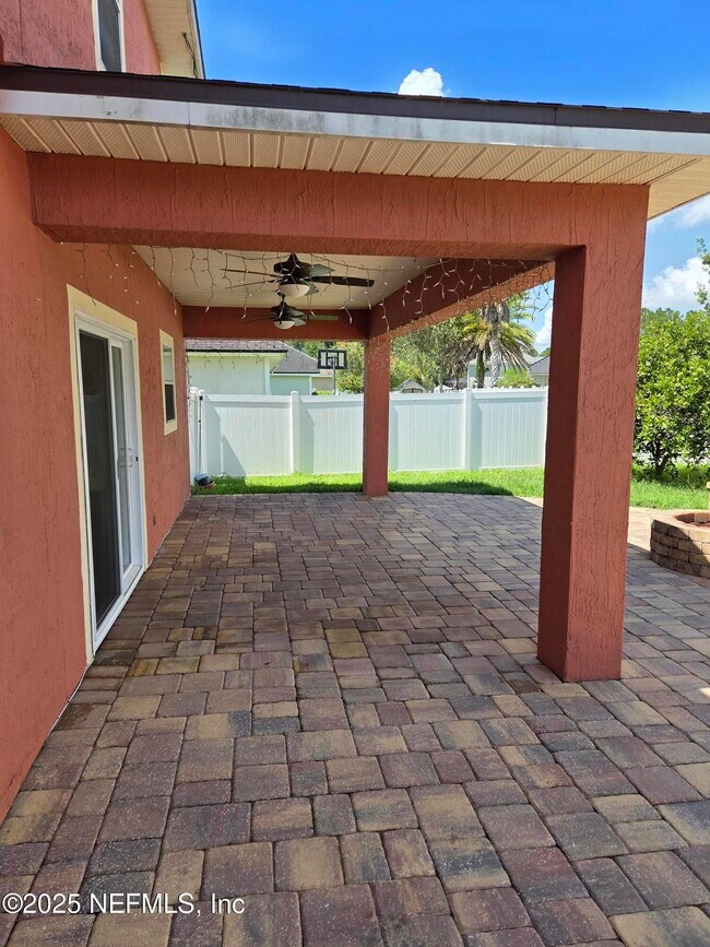 Building Photo - 1042 Drakefeather Dr