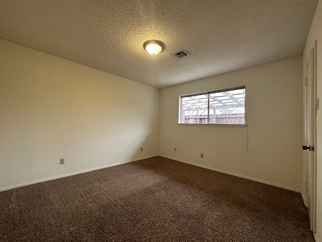 Building Photo - Duplex