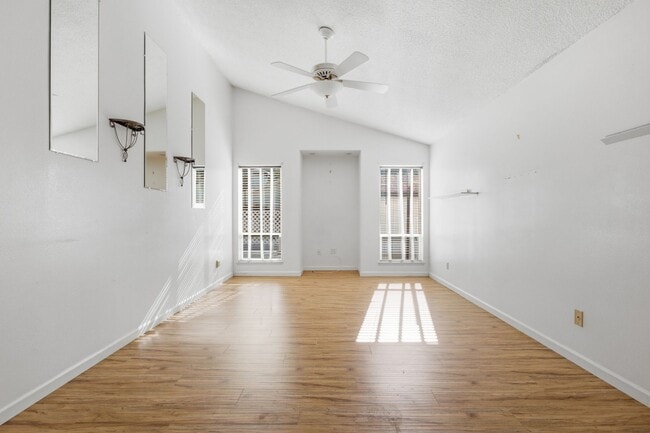 Building Photo - 7113 Mountainside Dr