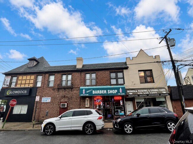 Building Photo - 266 Jericho Tpke