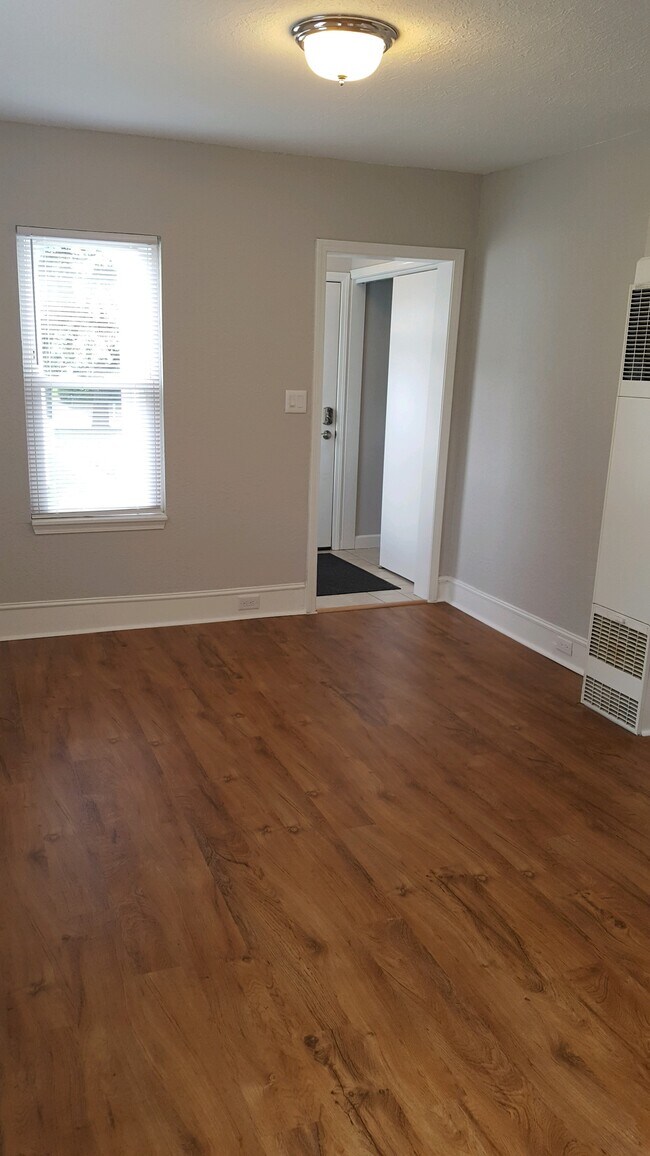 Living room facing entry way - 133 Muir Rd
