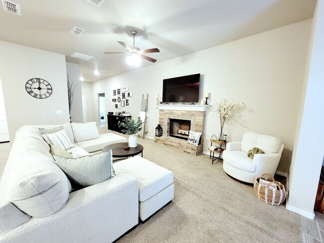Building Photo - FULLY FURNISHED! Stunning 3/2/2