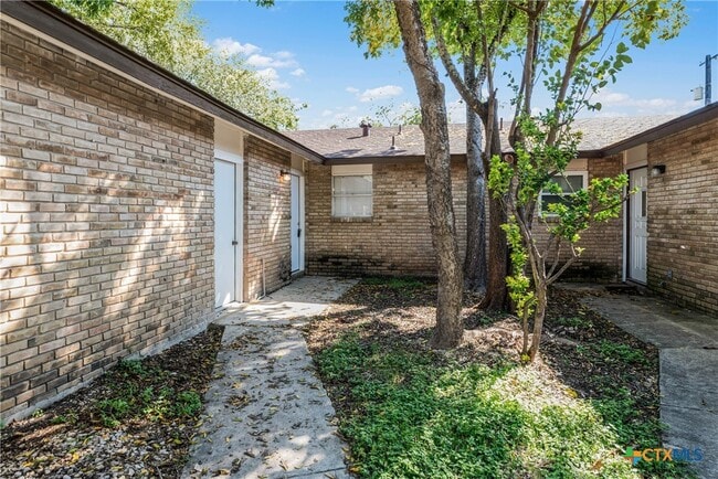 Building Photo - 1524 Eichen Rd