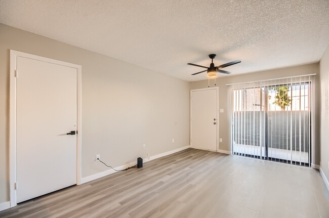 B1 Renovated - 2 Bed 1 Bath - Rise on McClintock