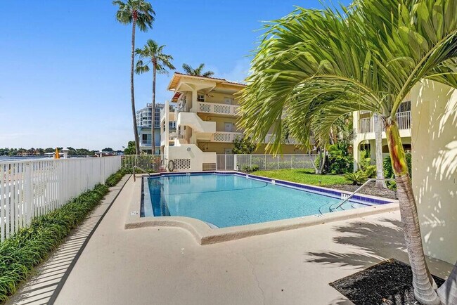 Building Photo - 2908 Bayshore Dr