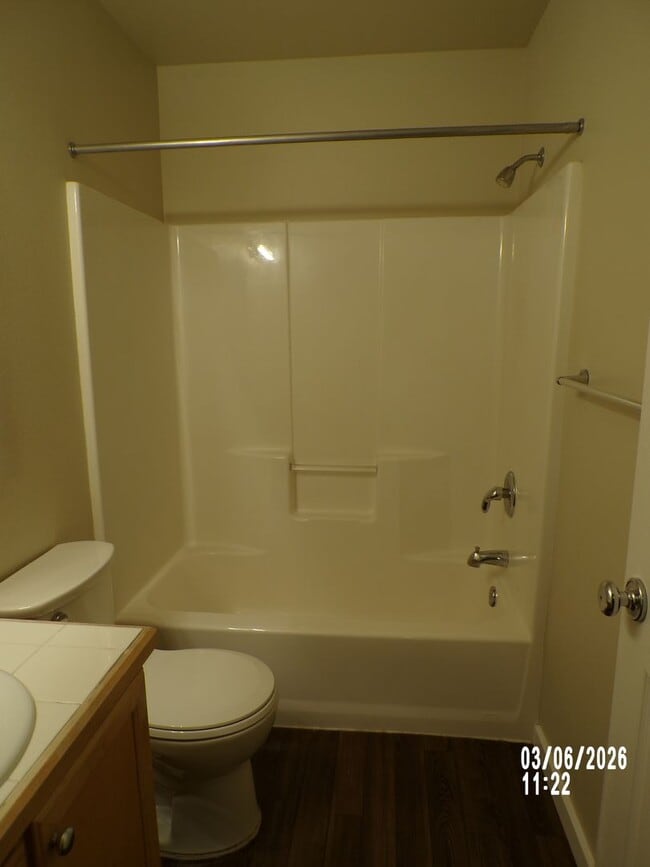 Building Photo - Newly remodeled Meadows Townhome