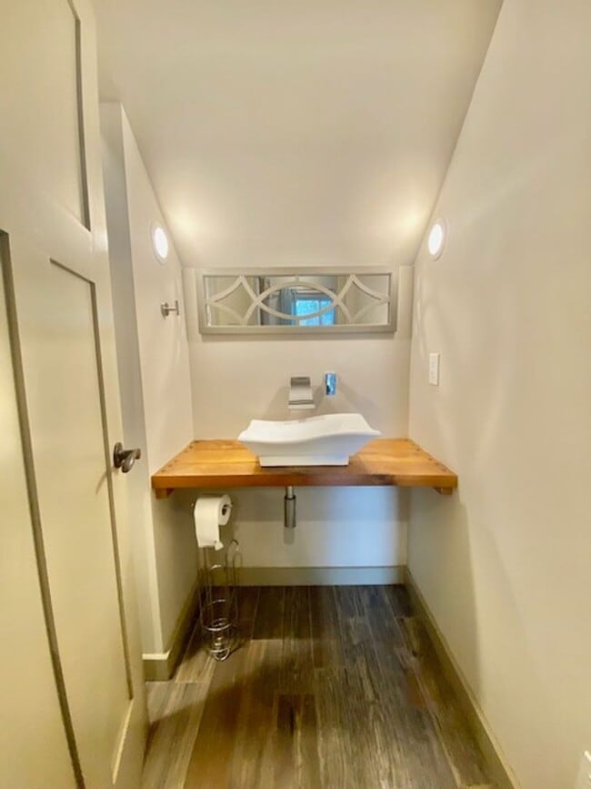 Building Photo - Incredible 3 BDRM / 2.5 BTH Franklin Home Available Now!