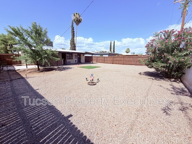 Building Photo - 3626 E Sylvane St