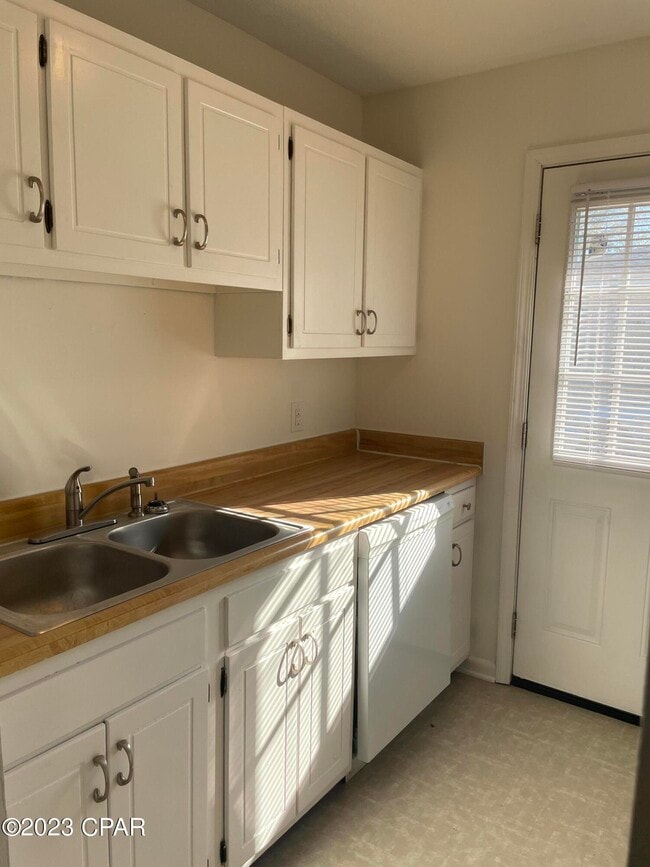 Building Photo - 3008 Stanford Rd