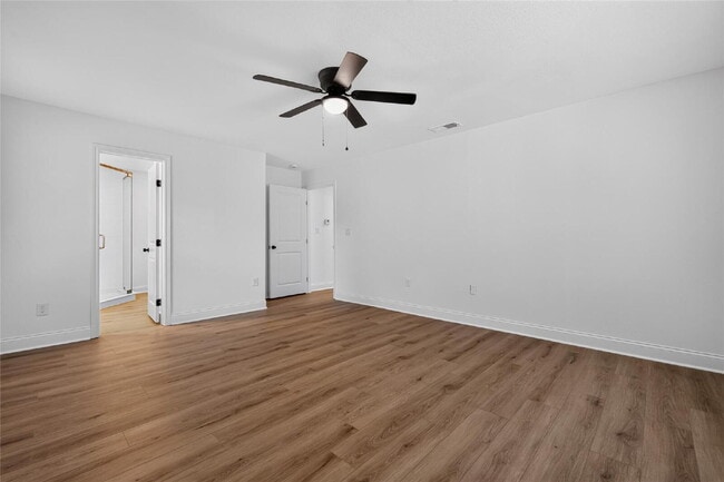 Building Photo - "Fully Remodeled 4-Bedroom Luxury Home Backing to a Greenbelt with Two Primary Suites!"