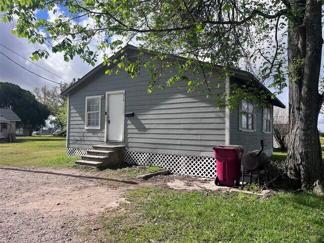 Building Photo - 814 Sun St