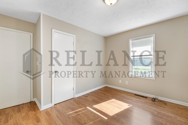 Building Photo - 4732 S Glenn Ave