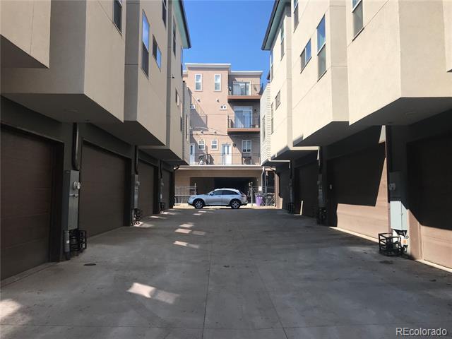 Building Photo - 1883 Vine St