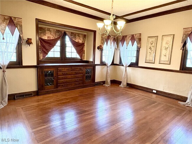 Building Photo - 607 Copley Rd