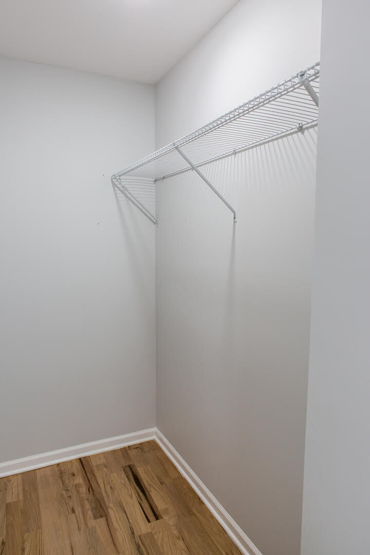 Walk in Closet - 1130 N Ridgeway Ave