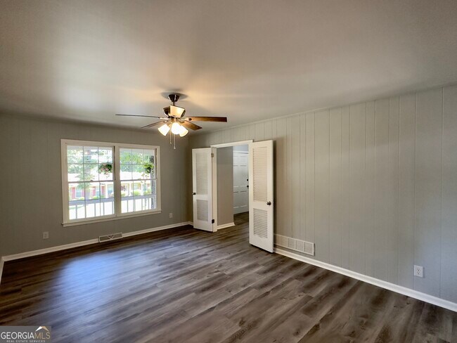 Building Photo - 6 Westlyn Dr