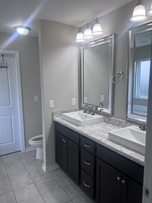 Building Photo - 426 Eisenhower Dr