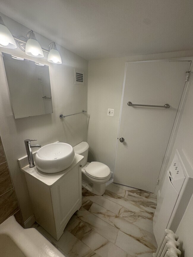 Building Photo - 3901 Tunlaw Rd NW