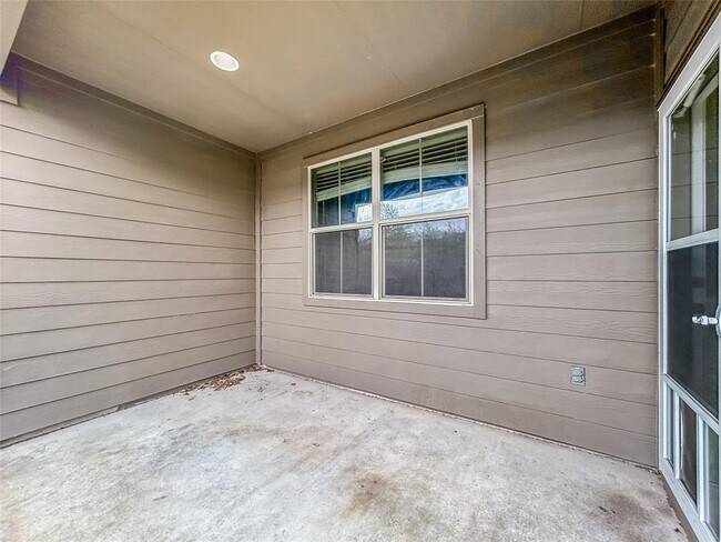 Building Photo - 2880 Donnell Dr