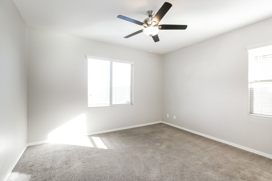 Building Photo - 3882 E Alamo St