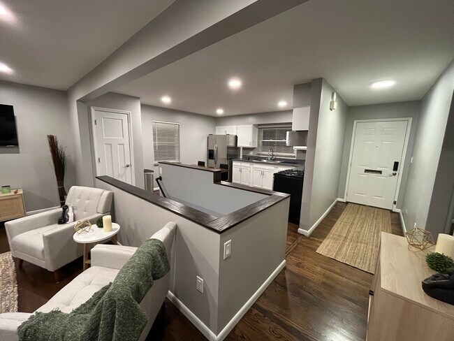 Building Photo - 1246 Hillcrest Ct