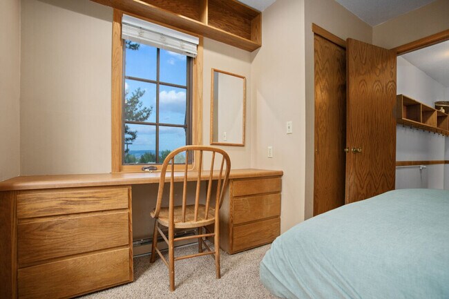 Building Photo - 2933 Mountaineer Cir