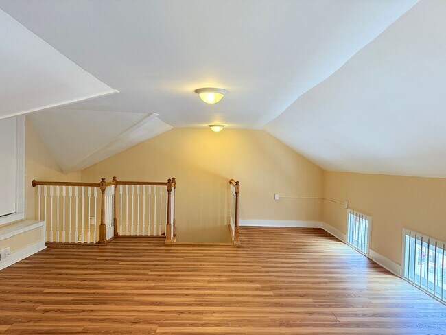 Building Photo - UPSTAIRS Downtown Milford Gem Near the Riverwalk & Local Hotspots!