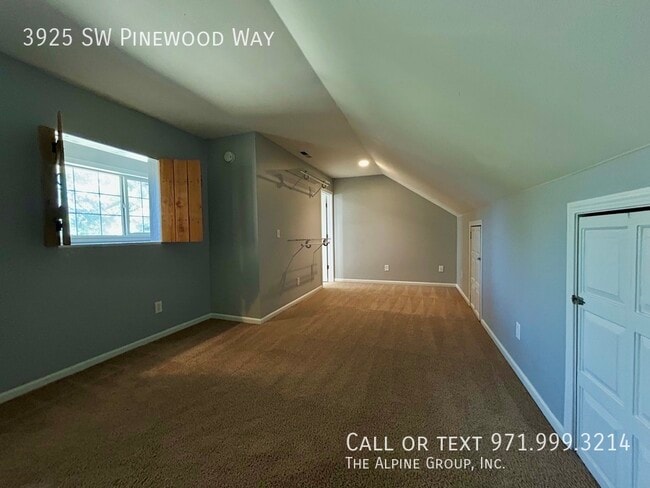 Building Photo - 3925 SW Pinewood Way