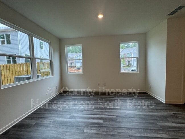 Building Photo - 268 Rydal Wy