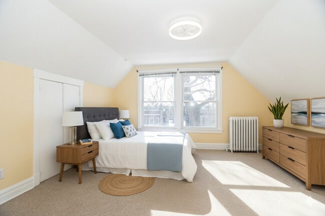 Building Photo - 1330 W Norwood St