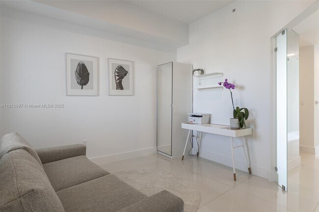 Building Photo - 2020 N Bayshore Dr