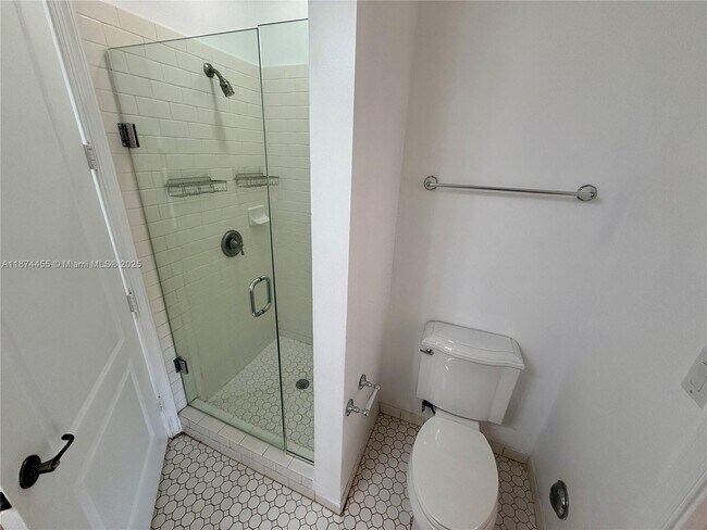 Building Photo - 323 Olssen Ave