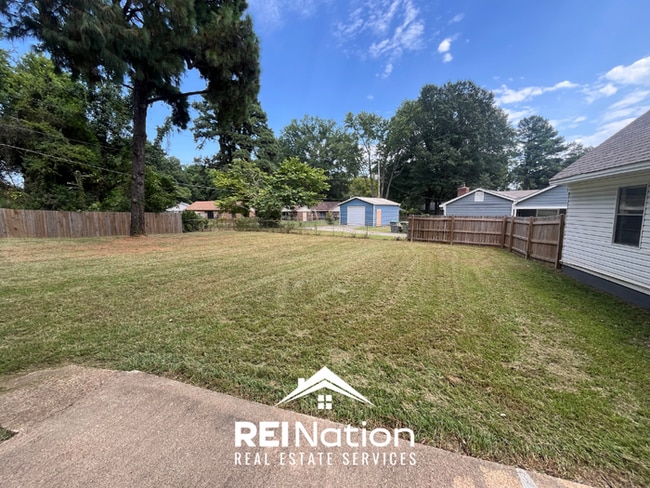 Building Photo - RARE FIND! 4BR/2BA in Memphis | Open Kitchen & Hardwoods | Fenced Yard!